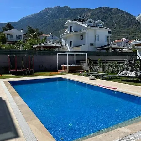 Hotel Babadag- Zwembad/jacuzzi/speeltoestellen 4*