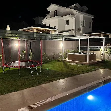 Babadag- Zwembad/jacuzzi/speeltoestellen Hotel Fethiye