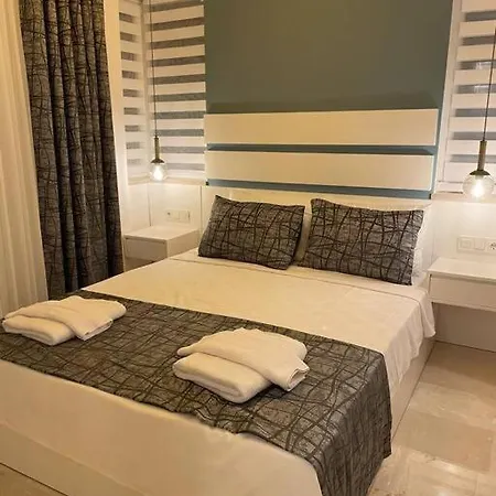 Babadag- Zwembad/jacuzzi/speeltoestellen Hotel